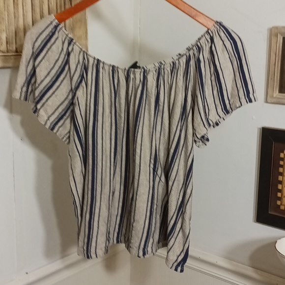 W5 Tops - 🟢6oz (11) W5 striped cropped top